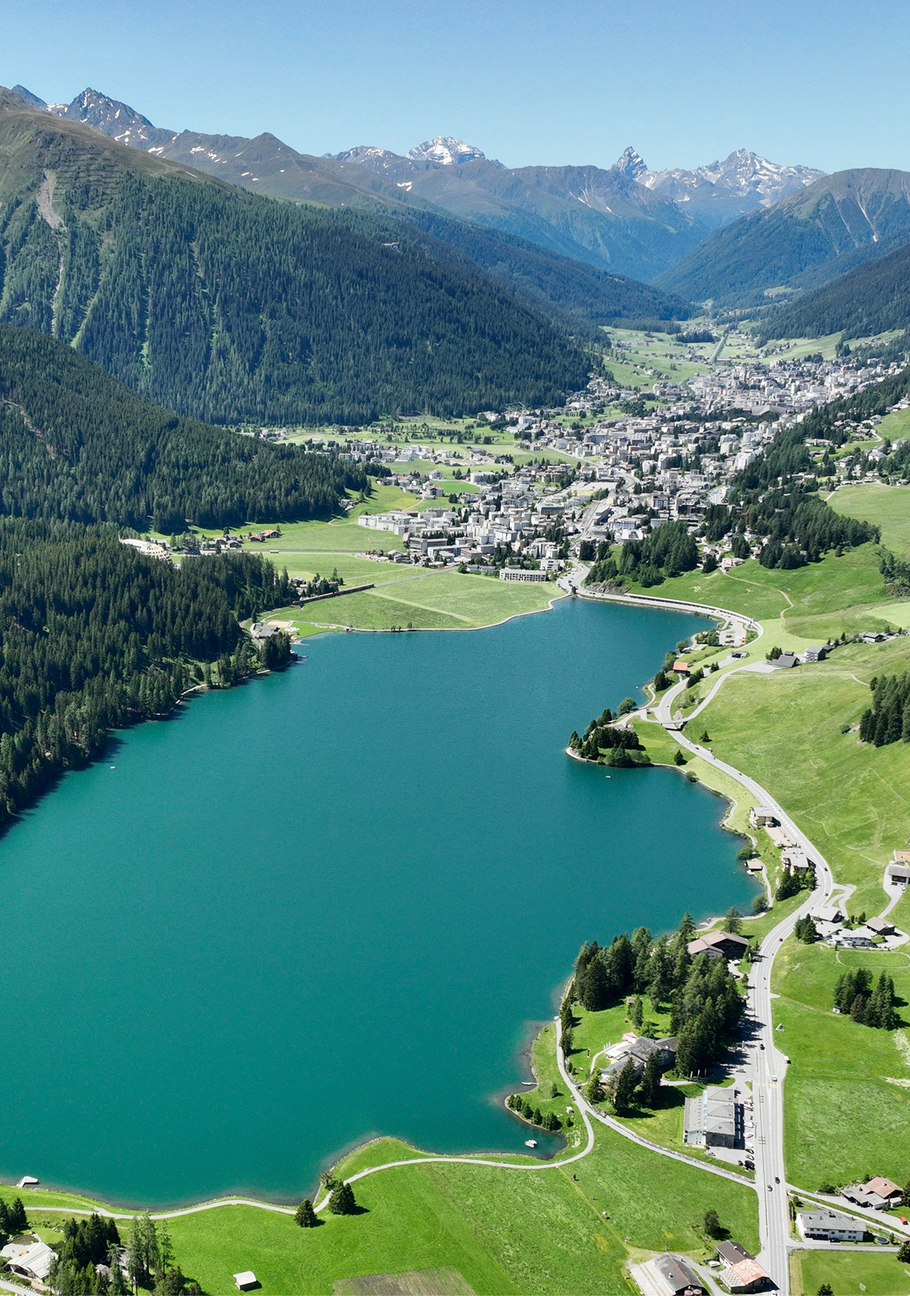 Sicht über den Davosersee und Davos
